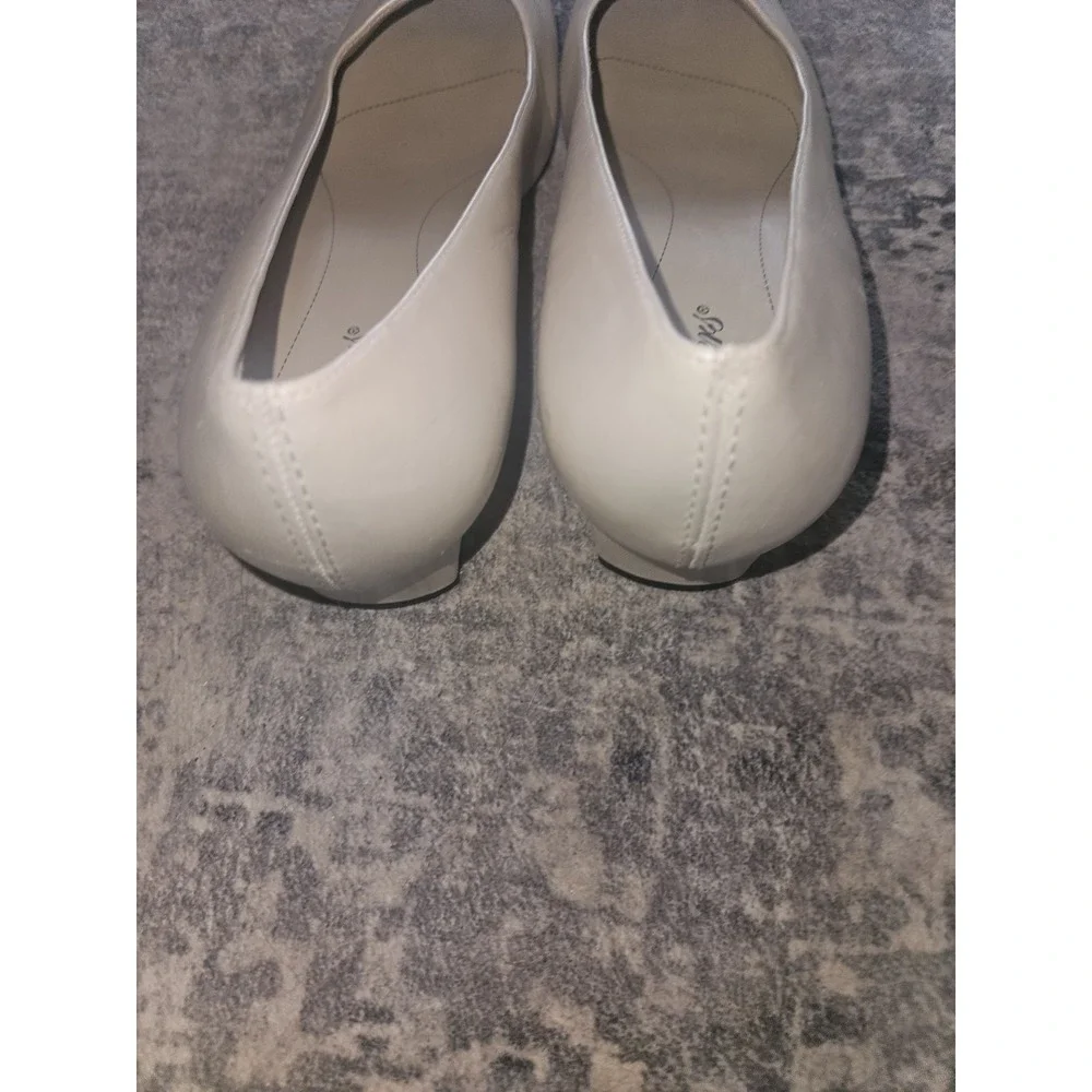 Trotters Women's 'Doris' White Pearl leather Pumps Ballet Flats - Size 9 M